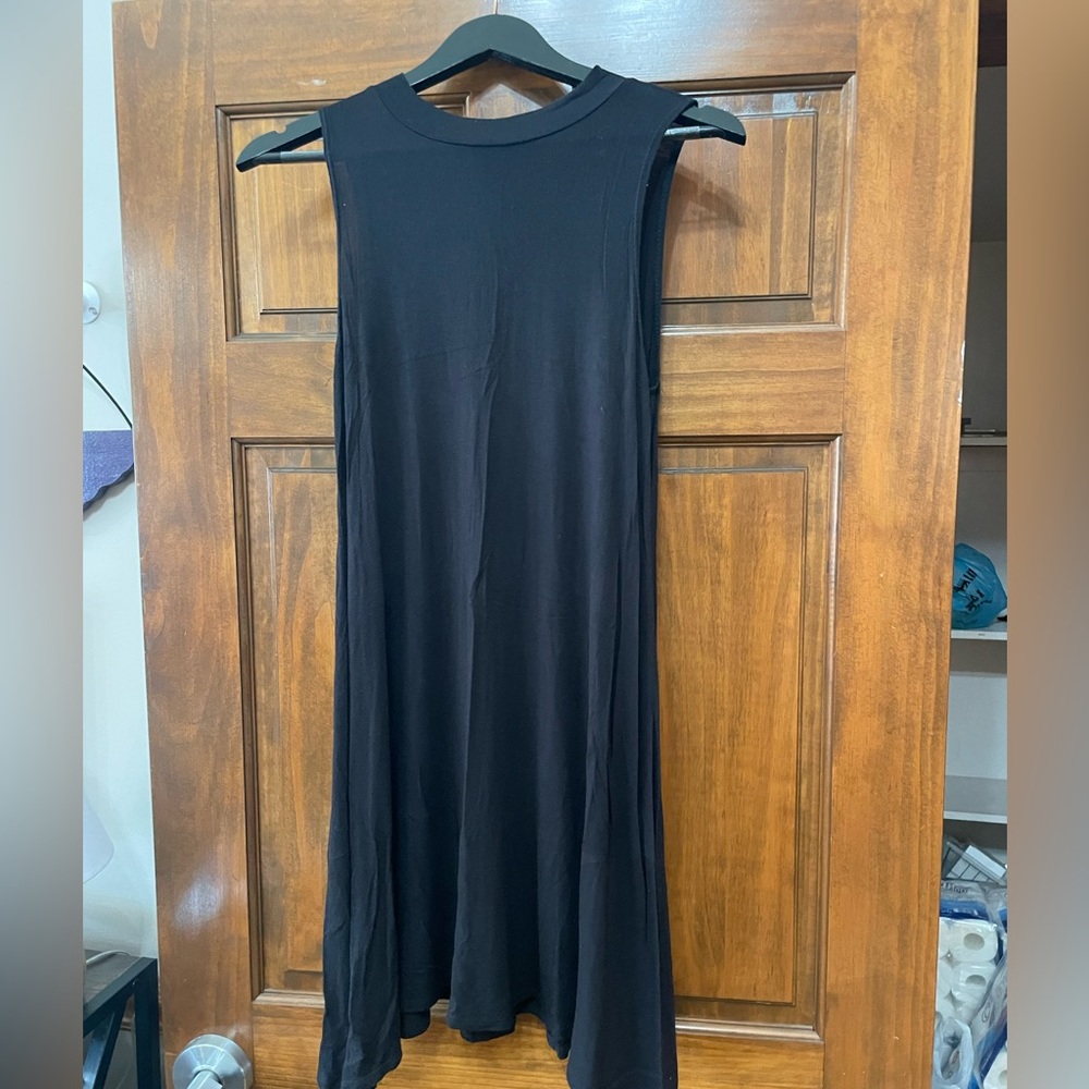 Derek Heart Classic Black Top